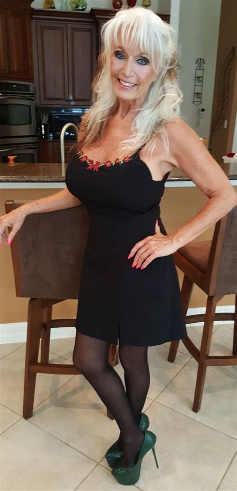 sexy nude gilf|Sexy Nude GILF Porn Pics